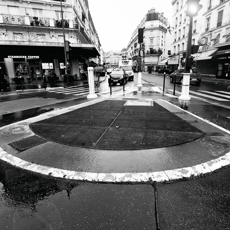 Sculpture invisible Emmanuel Macron